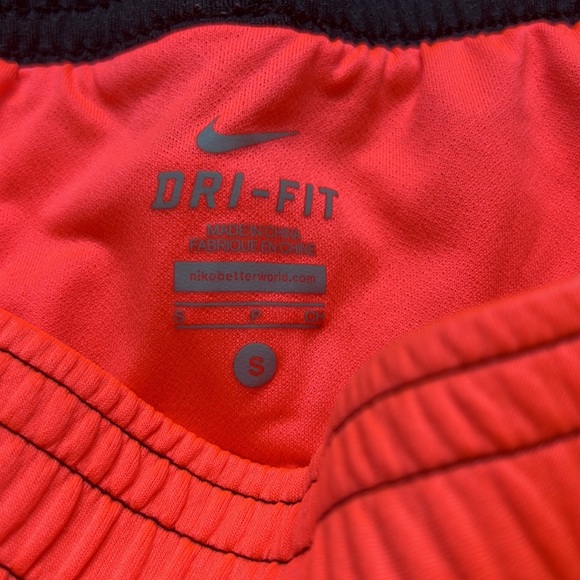 Nike Shorts Hot Pink - Picture 2 of 4